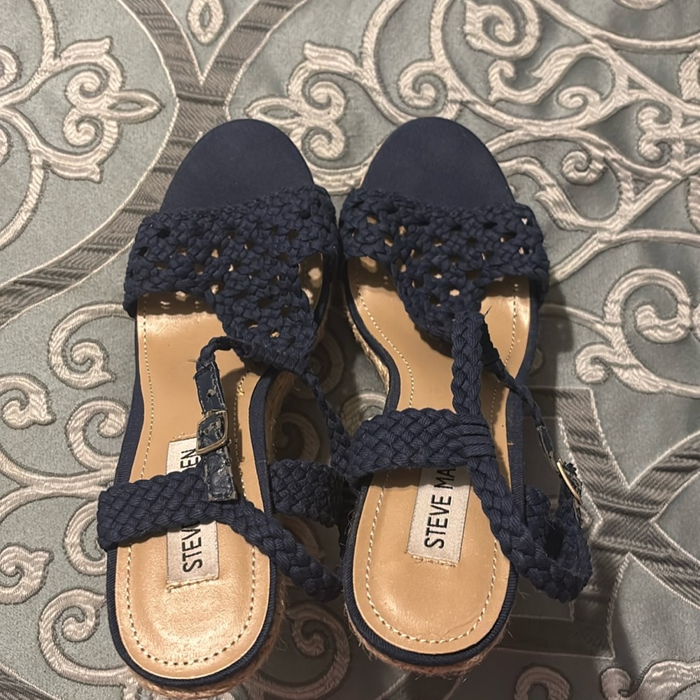 Like new Steve Madden navy wedge sandal